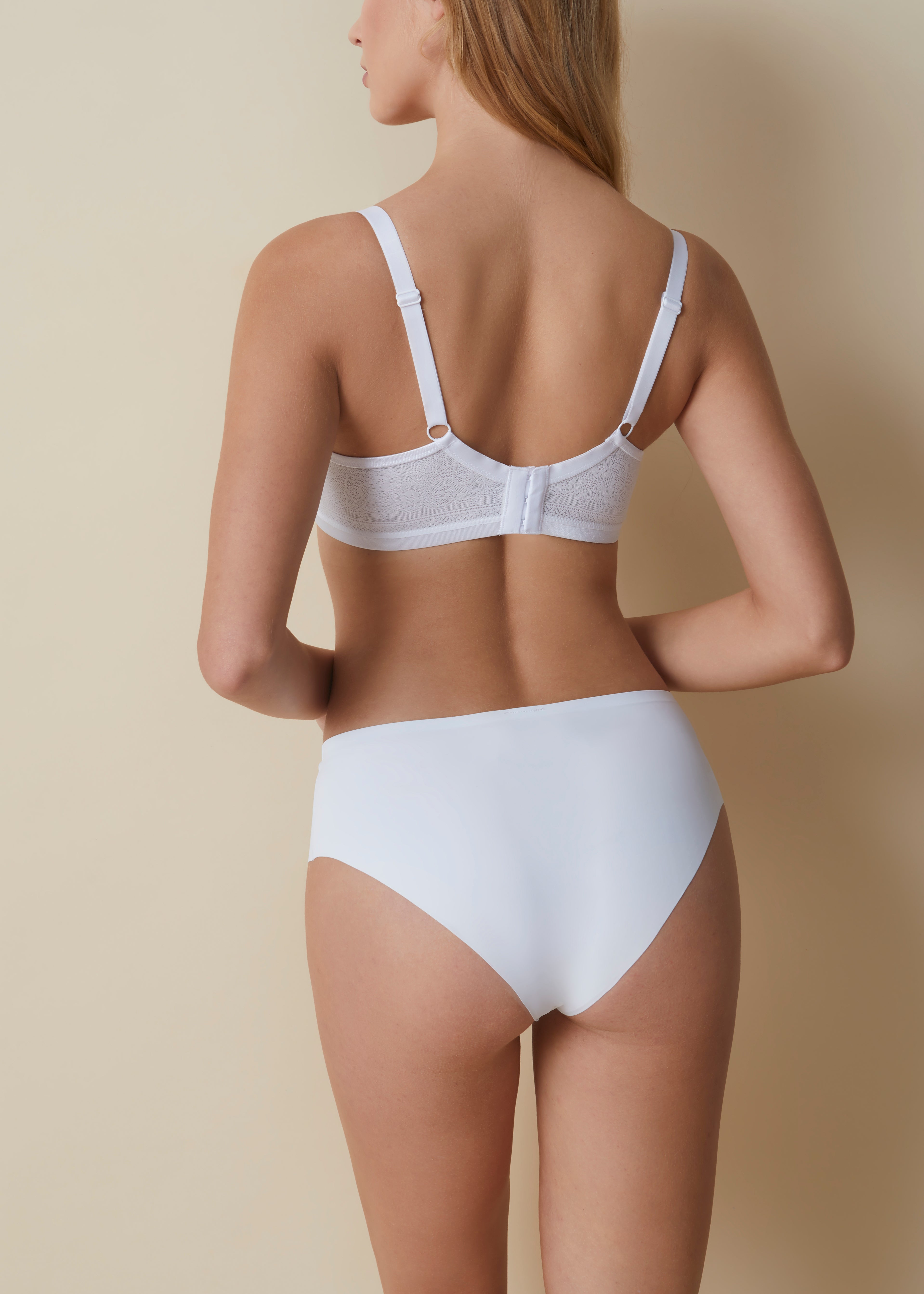 Soutien-gorge légèrement rembourré avec bande de dentelle
