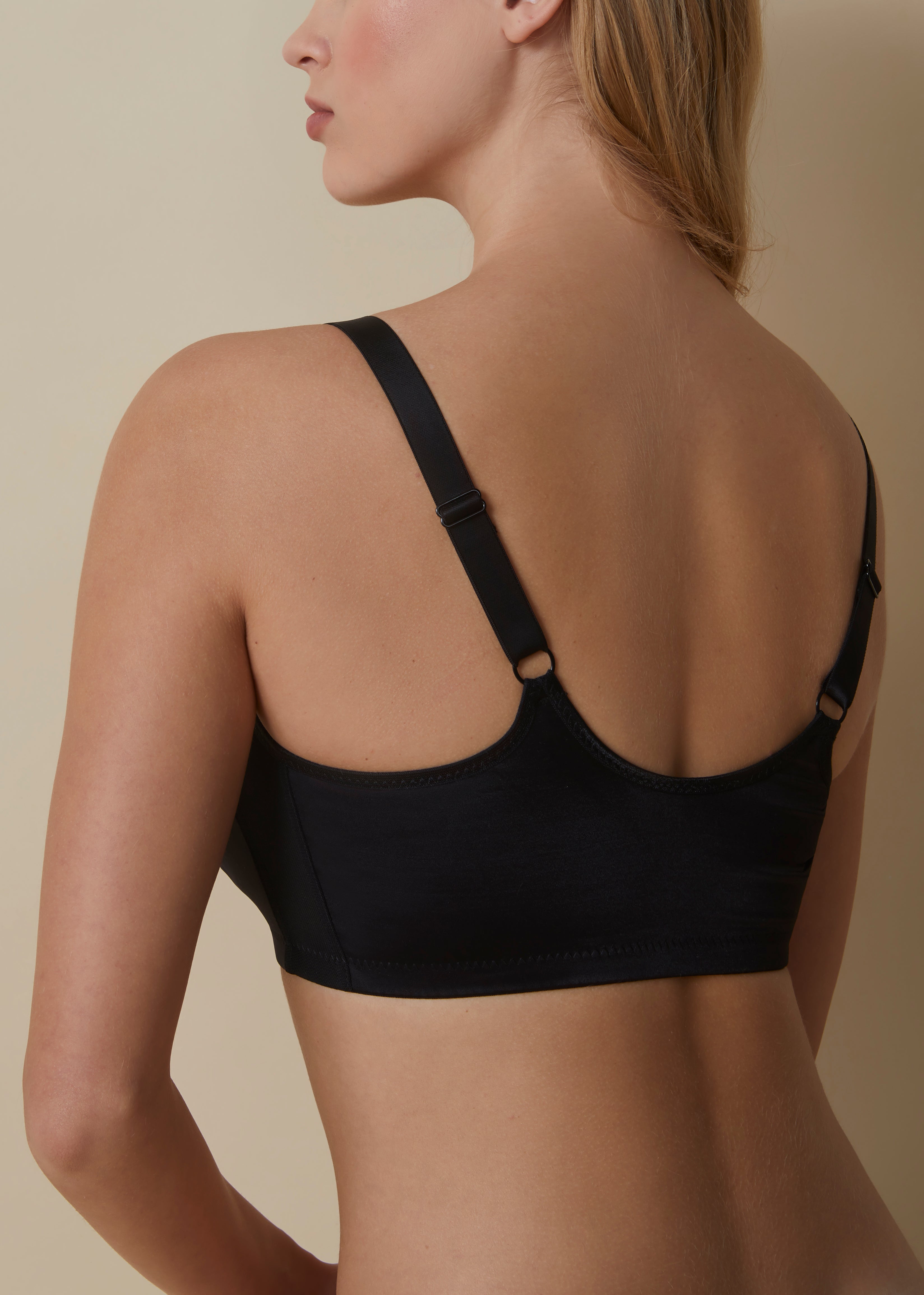 Non-wired bra with front closure